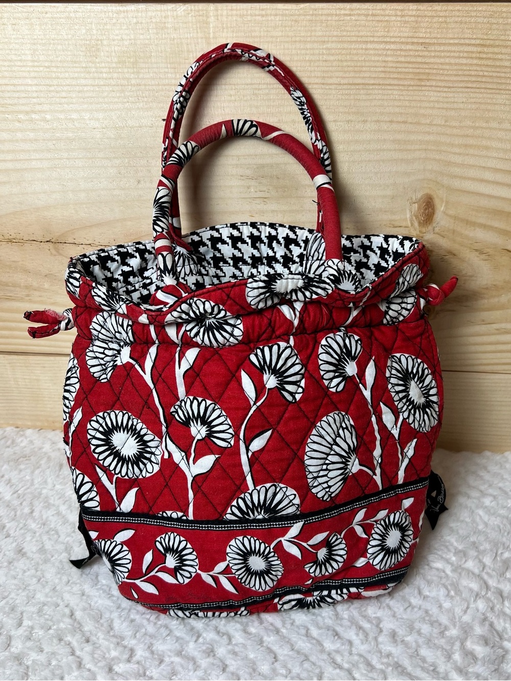 Vera Bradley Red Deco Daisy Small Floral Cinch Tote - Cottagecore Quilted Y2K